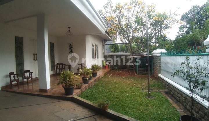Rumah Dengan Basement Siap Huni, Strategis, Nyaman di Gudang Peluru, Tebet, Jaksel