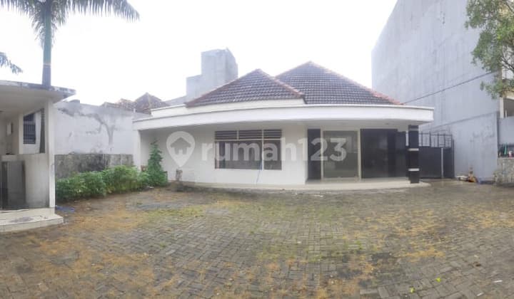 House in Commercial Area Permit 10 Floors in Tanah Abang, Contact 0813 1838 1838