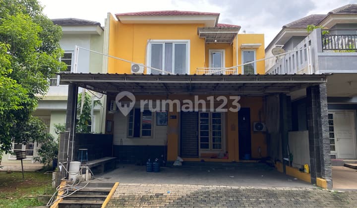 Rumah Dekat Taman di Kota Wisata, Cibubur