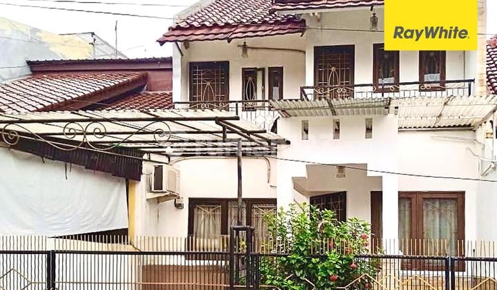 Rumah Siap Huni, Semi Furnished di Raffles Hills, Cibubur