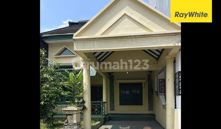 Rumah 2,5 Lantai di Kota Wisata, Cibubur