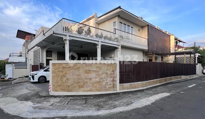 Dijual Rumah Modern Semi Furnished Griya Loka Bsd dengan Roof Top Garden