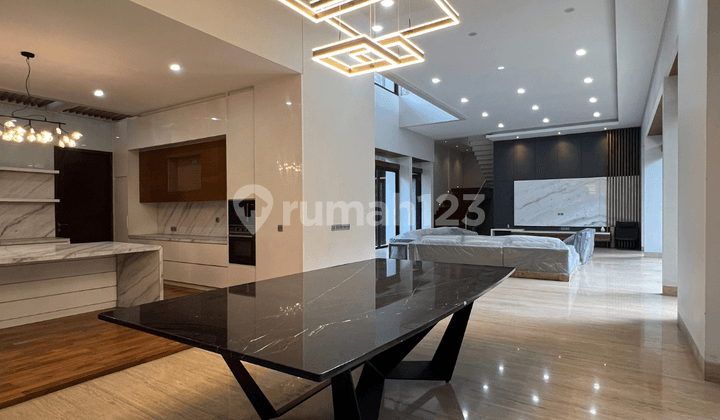 Rumah 3 Lantai dengan Roof Top di BSD Bukit Golf