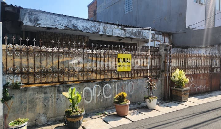 Rumah 3 Kamar di Senen, Dekat Stasiun dan Mall