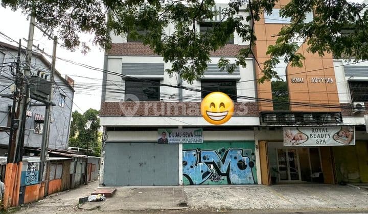 Disewakan Ruko 3 Lantai di Veteran Selatan