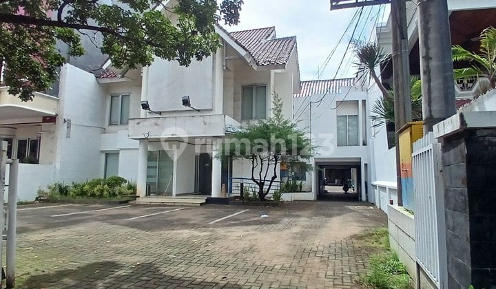 For rent: 2-story house on Jalan Jenderal Sudirman.