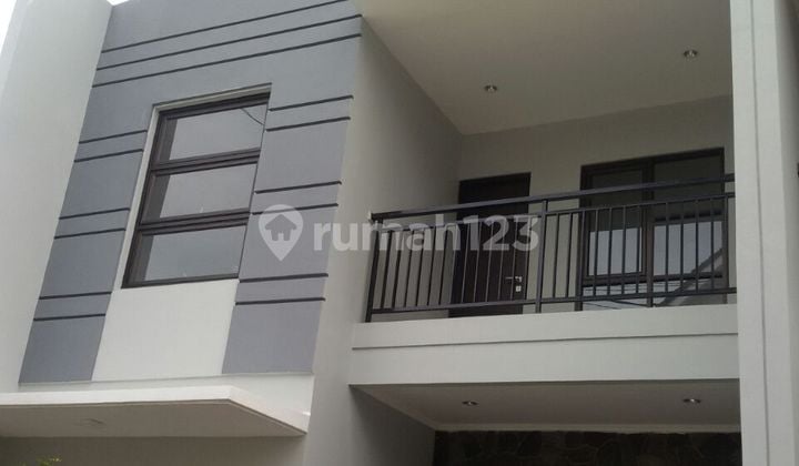Rumah minimalis Bintaro dekat stasiun kereta api