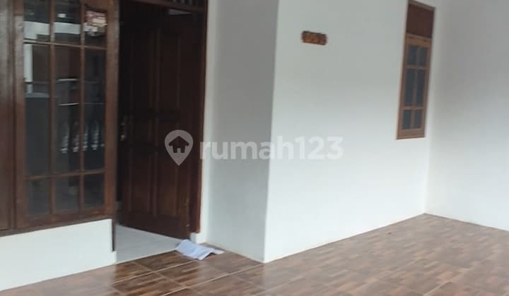 Rumah Dekat Stasiun Sidimara