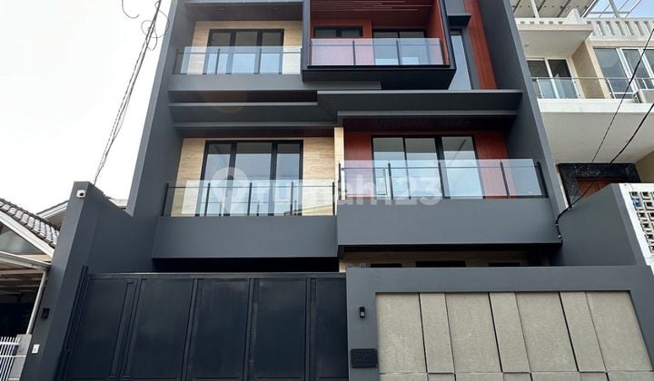 Rumah Minimalis Modern Brand New Puri Indah