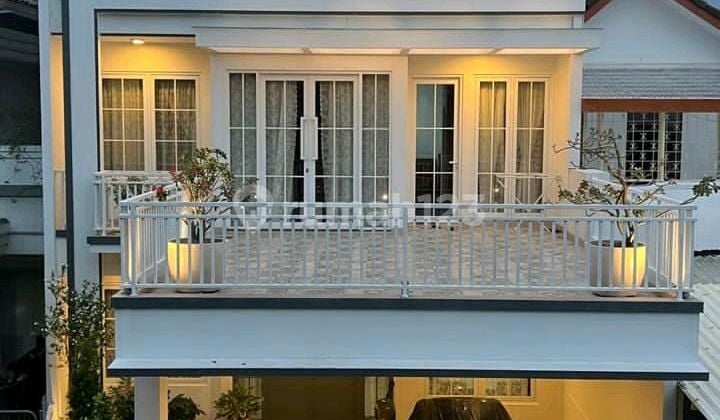 3-Story Minimalist Modern Mega Kebon Jeruk Copylass Joglo House, West Jakarta, Semi-Furnished