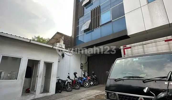 6-Floor Building Taman Sari Gajah Mada Ready to Use with Elevator and Spacious Parking