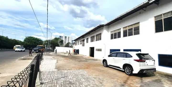 Warehouse/Business Space in Outer Ring Puri Area, Suitable for Showroom, Commercial Carwash, Wide Area 48m.
