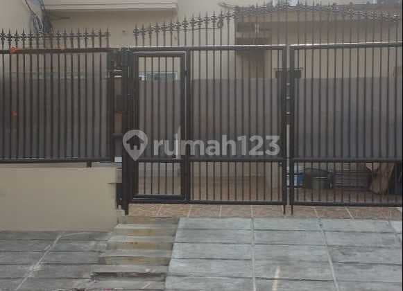 Rumah Kost Rapih Bangunan Baru 3 Tahun Di Kelapa Gading Permai Total 12 Kamar+ruang Praktek Gigi