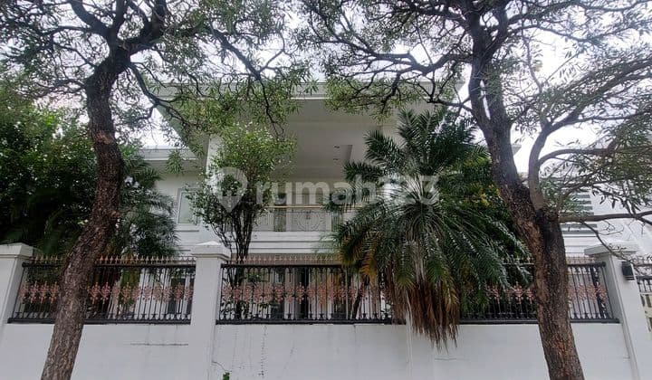 Rumah Hoek Taman Kebon Jeruk Intercon Jakarta Barat Rapih Siap Huni