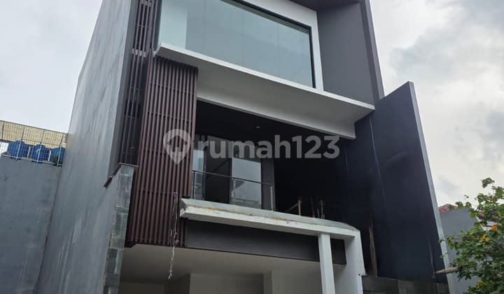Rumah Minimalis Modern 4 Lantai Baru Permata Buana di Cluster Terbaik