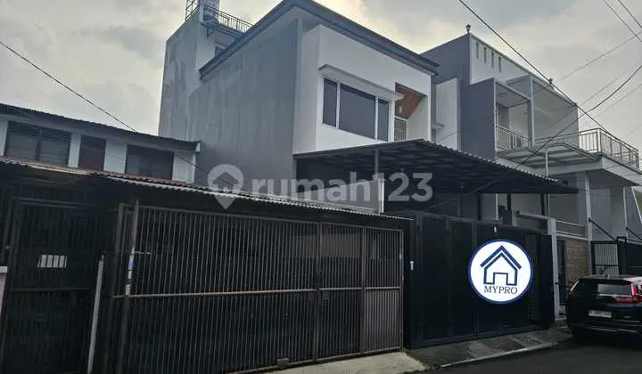 Minimalist House 2.5 Floors Bojong Indah West Jakarta Flood-Free Standalone Building