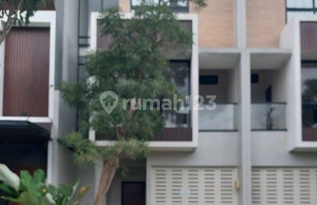Rumah Brand New Puri Botanical 3 Lantai Langsung Huni One Gate Security 24 Jam Cluster Terbaru