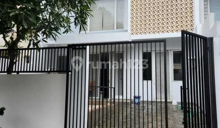 Rumah Minimalis Modern Mega Kebon Jeruk Semi Furnished Siap Huni, Bebas Banjir, Akses Bukit Sion/ National Highn