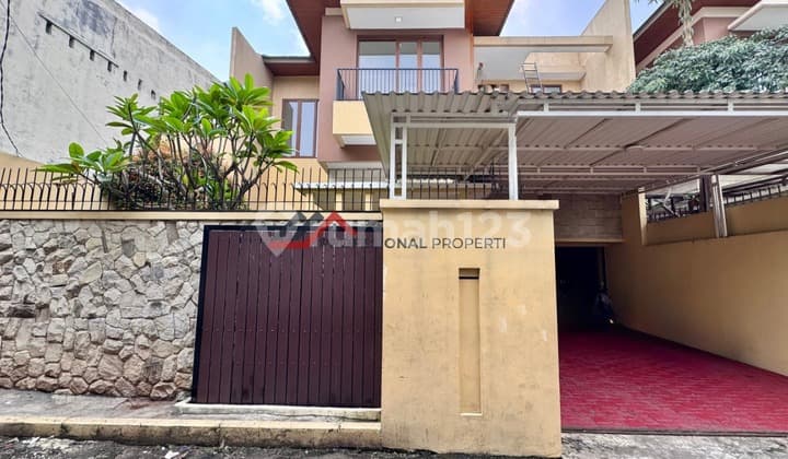 Rumah Modern Minimalis Siap Huni Swimming Pool di Kemang, Jakarta Selatan