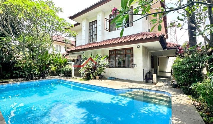 Rumah Sewa Siap Huni Terawat Swimming Pool Kemang, Jakarta Selatan