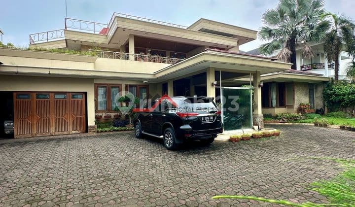 Rumah Mewah Halaman Luas dan Asri Siap Huni di Kemang, Jakarta Selatan