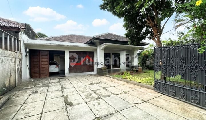 Rumah Bagus 1 Lantai Lingkungan Asri Swimming Pool di Kemang, Jakarta Selatan