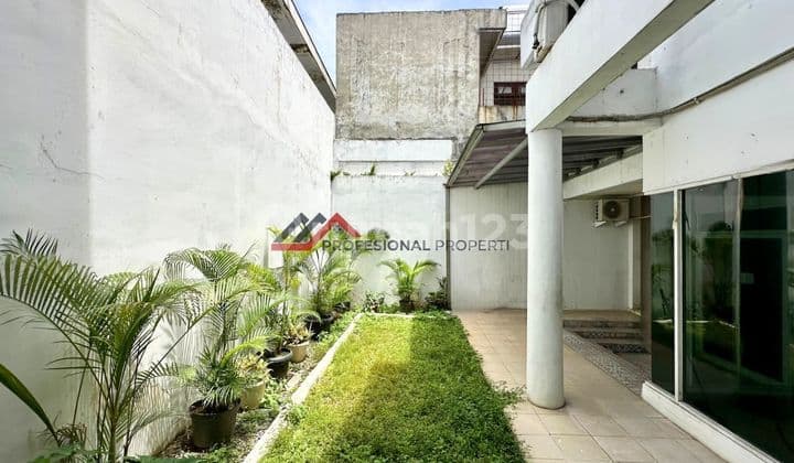 Nice House Strategic Location Suitable for Investment in Kebayoran Baru area, South Jakarta
