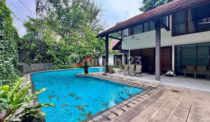 Rumah Siap Huni Dalam Komplek Halaman Luas Lingkungan Tenang Kemang, Jakarta Selatan