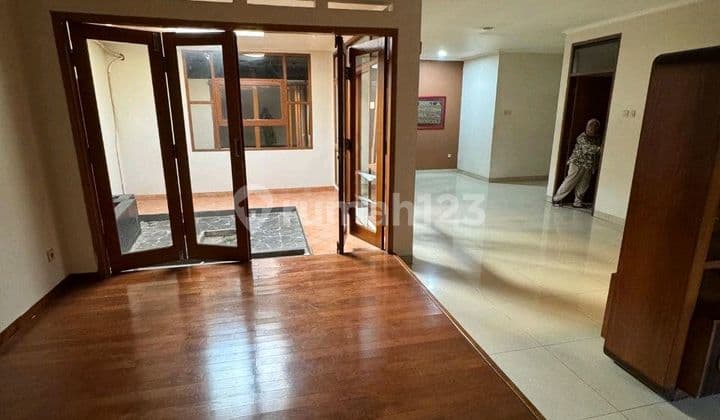 House in Supratman Wing, Strategic Location in Bandung City