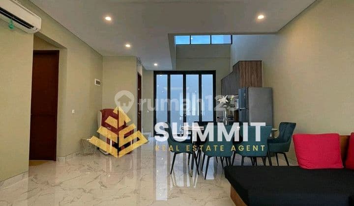 Rumah Modern Tropis Minimalis Jakarta Timur