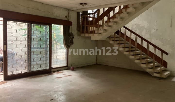 Old house on Simprug Golf Street in a comfortable neighborhood with SHM - Ownership Certificate