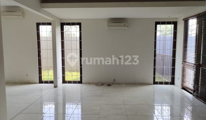 Rumah 2 Lantai di Casamora Jagakarsa