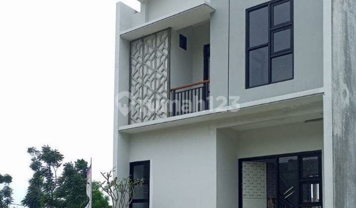 Rumah Nuansa Villa Dekat Stasion Kcic Whosh. Kota Baru Parahyangan