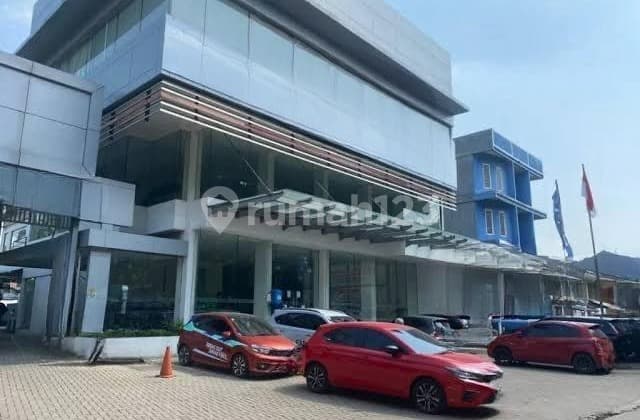 Showroom di Jalan Danau Sunter Utara, Tanjung Priok Jakarta Utara