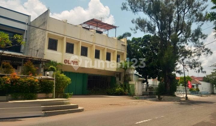 Ruko 2 Unit Jejer Dan Rumah Tinggal Lokasi Sangat Strategis Di Mangkubumen Solo