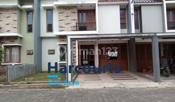 FOR SALE beautiful 2-story modern minimalist house in an exclusive cluster in Colomadu.