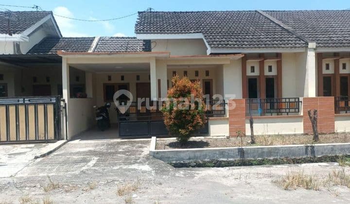 Ready-to-Live New House in Sukoharjo Area, close to the Hospital, Sukoharjo Regency Office, and Gas Station.