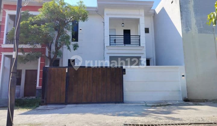 Rumah asri cantik minimalis 2 lantai selesai bangun di Colomadu