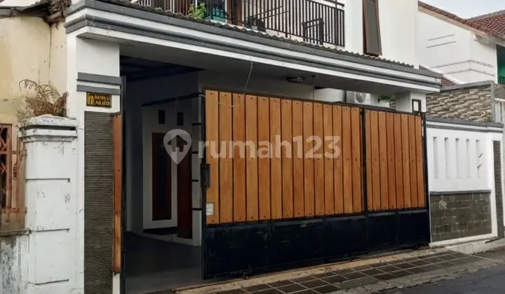 Rumah 2 Lantai Full Furnished Di Jajar Laweyan Tengah Kota Solo