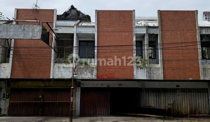 Disewakan Ruko 2 Lantai Strategis di Jl. Ir. Soekarno Solo Baru