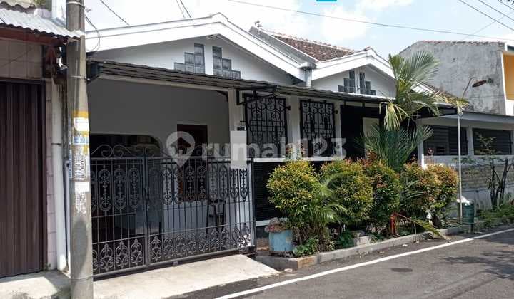Nice Fully Furnished House Ready to Use in Fajar Indah Solo