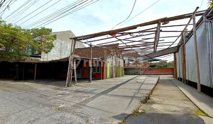Rumah Hitung Tanah Lokasi Di Pinggir Jalan Adisucipto Colomadu Solo