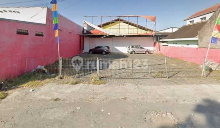 Ruang Usaha Strategis Di Jalan Raya Adi Sucipto Colomadu Solo