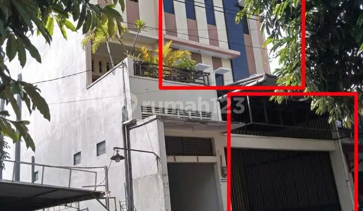 Ruko Bagus 3 Lantai Siap Pakai di Pinggir Jalan Raya Kapten Mulyadi, Solo
