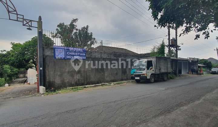 Bonus Land with House and Warehouse located in Nusukan, Solo. Near Letjen Sutoyo Road, Mojosongo.