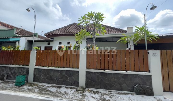 Rumah Bagus Siap Pakai, 10 Menit Ke Kampus Uns Dan Solo Safari