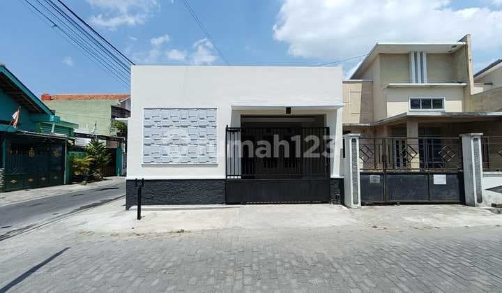 Harga Terbaik! Rumah Garasi 2 Mobil di Ngemplak Solo
