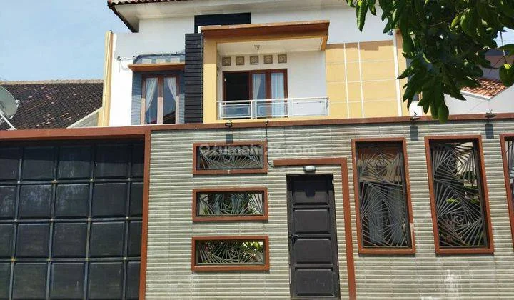 Rumah Bagus 2 lantai
Lokasi : Gentan, Solo
