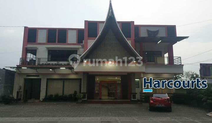 Ruang usaha bekas restoran siap pakai di pinggir jalan Sukoharjo.