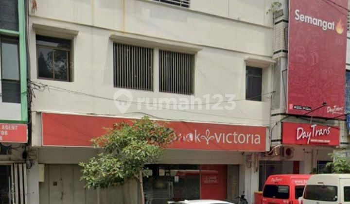 Disewakan ruko 3 lantai lokasi strategis di Jl. Slamet Riyadi, Solo